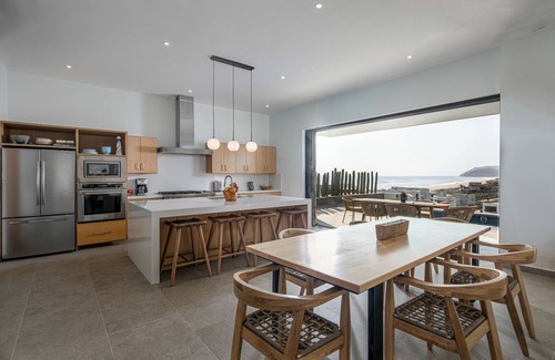 Cerritos Casa | Mesmerizing Views of Ocean and Mountains 2 minute walk to the beach!