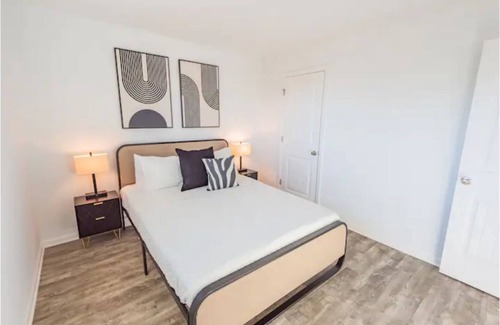 Salemtown Casa | *Message us for Special Winter Pricing* Townhome Unit 2