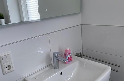 Unterrath Casa | Messezimmer nahe der Düsseldorfer Messe mit eigenem Eingang und gratis Minibar