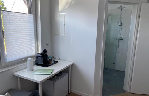 Unterrath Casa | Messezimmer nahe der Düsseldorfer Messe mit eigenem Eingang und gratis Minibar