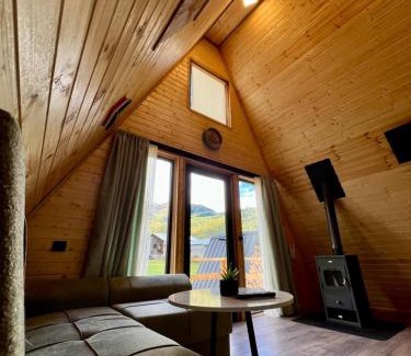 Bagvdanari Chalet De Esquí | Mestia Sunrise Cottage, 1BR Mountain Stay Svaneti