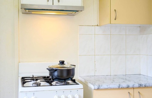 Parramatta Condominio | Metawise Cozy & Modern Bedroom in Shared Living Space with Free Parking