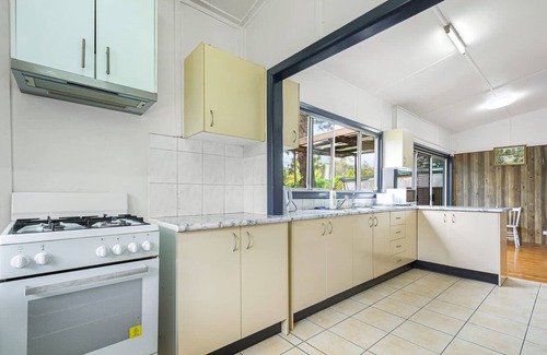 Parramatta Condominio | Metawise Cozy & Modern Bedroom in Shared Living Space with Free Parking