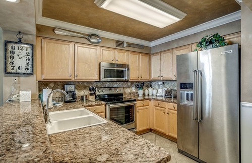 Crescent Beach Condominio | Meticulous Attention to Detail: 17th Floor Ocean Front Condo