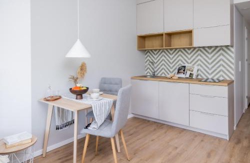 Bielany Apartamento | Metro Bielany Apartments with Parking by Noclegi Renters