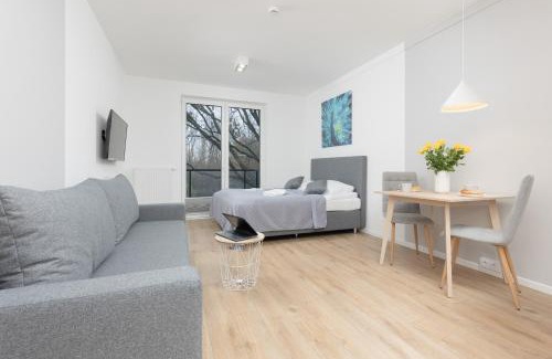 Bielany Apartamento | Metro Bielany Apartments with Parking by Noclegi Renters