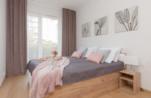 Targowek Apartamento | Metro Kondratowicza Warsaw Apartment with Parking by Noclegi Renters