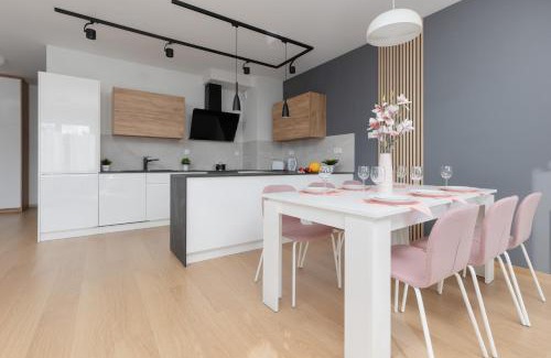 Targowek Apartamento | Metro Kondratowicza Warsaw Apartment with Parking by Noclegi Renters