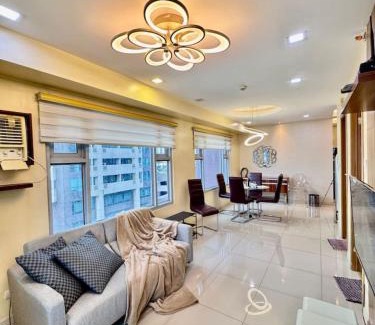 Barangay 670 Apartamento | Metro Luxe Stay Near DOJ Embassy and St Lukes