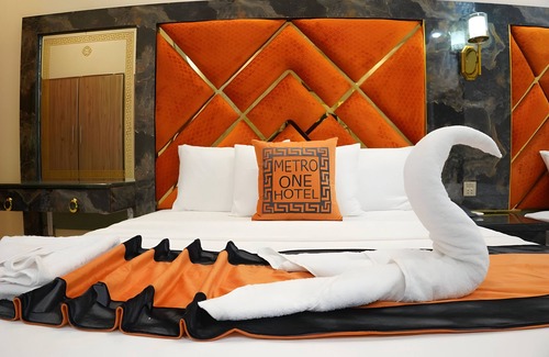 Lahore Hotel | Metro One Hotel