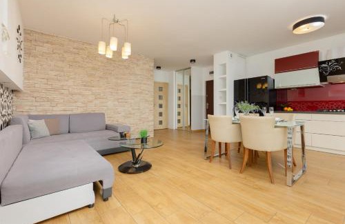Praga Polnoc Apartamento | Metro Targówek Spacious Apartment with Parking by Noclegi Renters