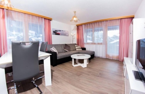 Graechen Apartamento | Metropol B by Interhome