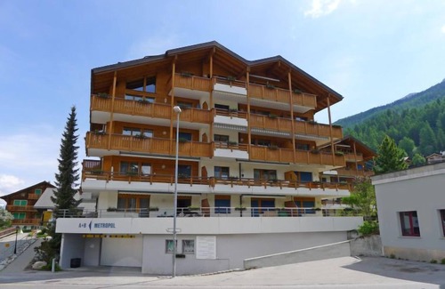 Graechen Apartamento | Metropol B by Interhome