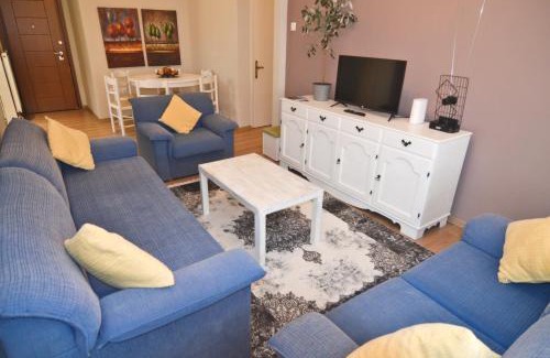 Kastoria Apartamento | Metropolis Midtown