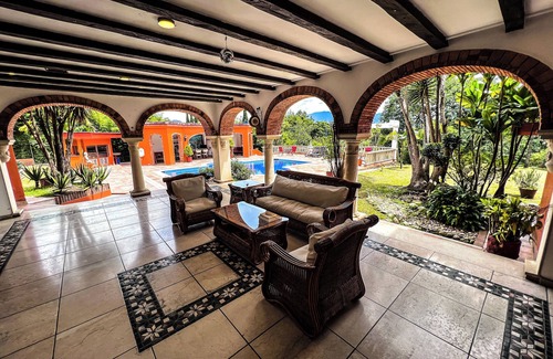 El Poblado Villa | Mexican Hacienda Villa Luz