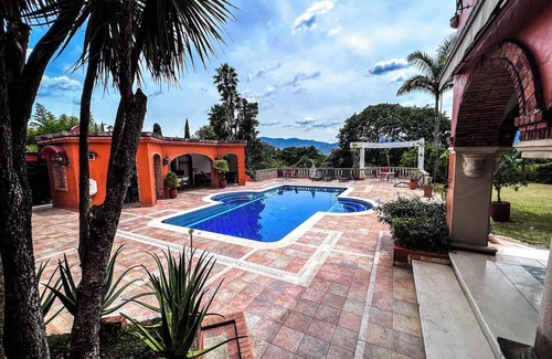 El Poblado Villa | Mexican Hacienda Villa Luz