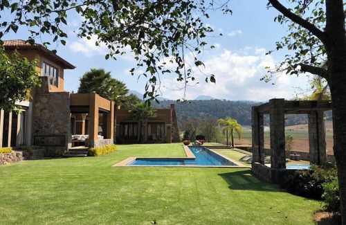 Santa Maria Ahuacatlan Casa | Mexican Villa in Valle de Bravo