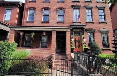 Wilkinsburg Casa | Mexican War Streets Junior Suite