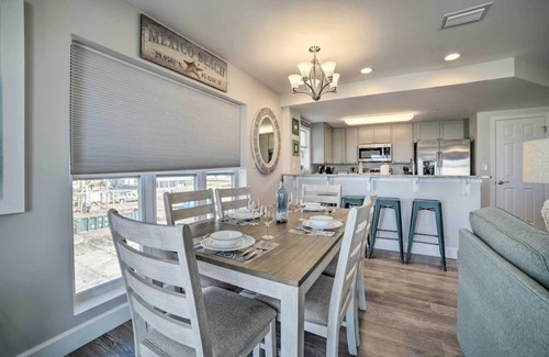 Mexico Beach Condominio | Mexico Beach Condo steps from the beach! ~Snowbird Rates Available~