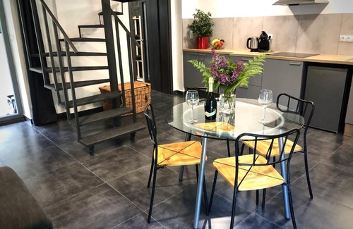 Vlkava Apartamento | Mezonetový apartmán s terasou na samotě v lese