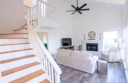 Canyon Lake Casa | Mezza Lago House