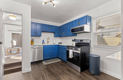 Royal Oak Casa | MG Place: Charming Neighborhood blocks from Downtown RO