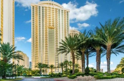 Las Vegas Casa | MGM Signature 1BR Balcony 06721