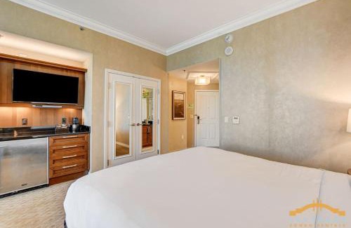 Las Vegas Casa | MGM Signature-30-619 Strip View Jacuzzi Studio