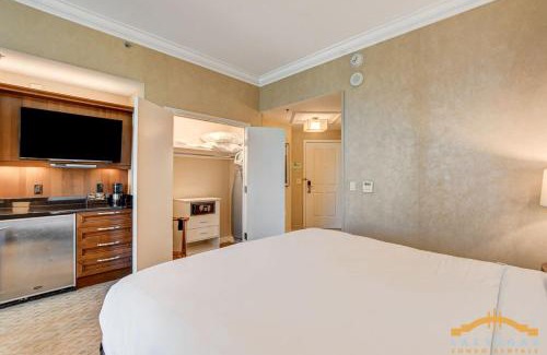 Las Vegas Casa | MGM Signature-30-619 Strip View Jacuzzi Studio