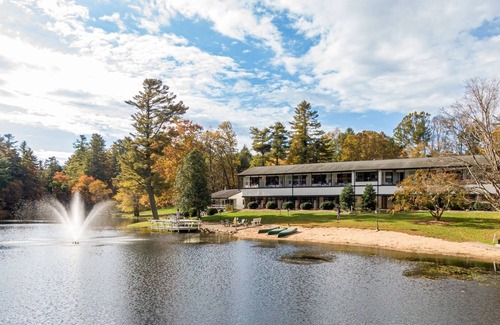 Flat Rock Casa | MHL 303 On The Lake in Lakeview