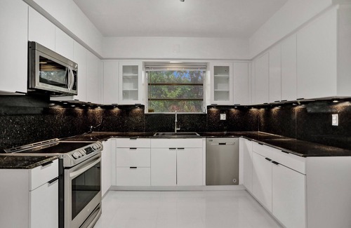 Surfside Casa | Miami Beach - Spacious 3 bed, 2 bath home, 3 blocks from the beach