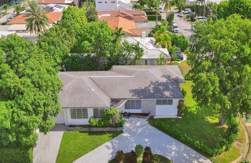 Surfside Casa | Miami Beach - Spacious 3 bed, 2 bath home, 3 blocks from the beach