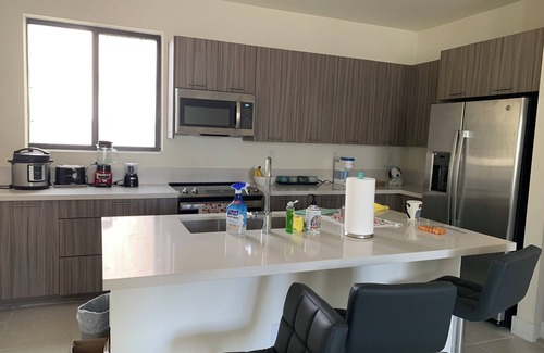 Doral Casa | Miami/Doral, internet, safe beautiful neighborhood, walk to restaurants galore!