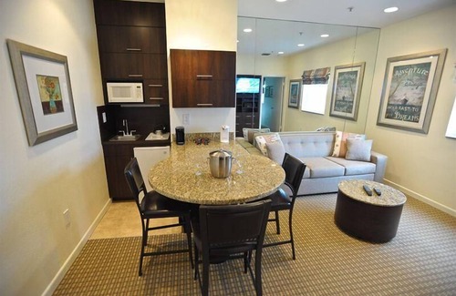 North Beach Hotel | Suite BR de 1 BR para 5, edificio frente al mar, piscina