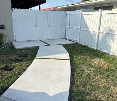 Gladeview Otro | Miami GuestHouse near Mia Airport, Wynwood & Beach