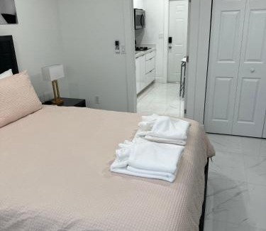 Gladeview Otro | Miami GuestHouse near Mia Airport, Wynwood & Beach