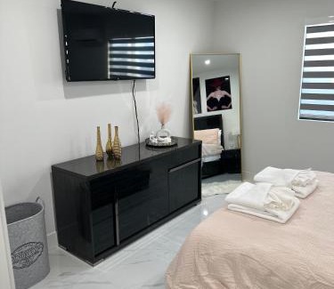 Gladeview Otro | Miami GuestHouse near Mia Airport, Wynwood & Beach