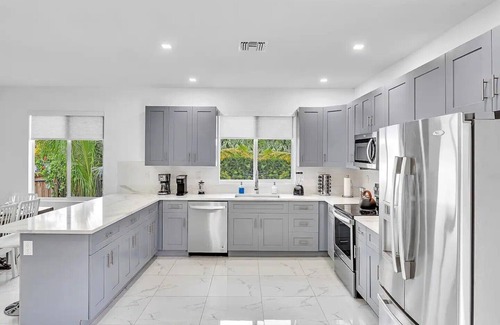 Cutler Bay Casa | Miami Resort Villa / Luxury Home / Heated Pool / Hot Tub / Mini Golf
