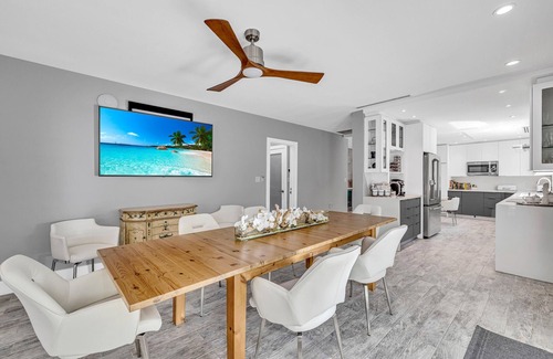 Coral Way Casa | Miami Sombra: Prime Location-Parkfront- Den-Gazebo