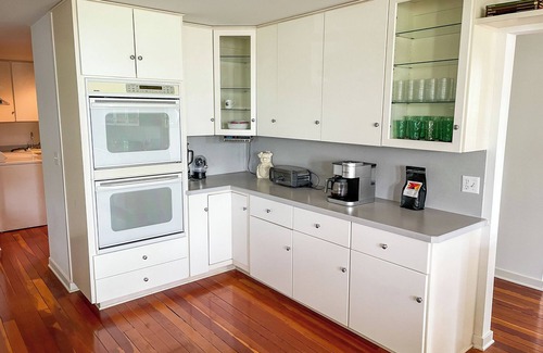 Downtown Kenosha Apartamento | ~Mica Inn~ Downtown Spacious Retreat Above a Vintage/Coffee Shop.dog friendly!