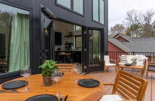 Saugatuck Casa | Michigan Mod Walk To Downtown