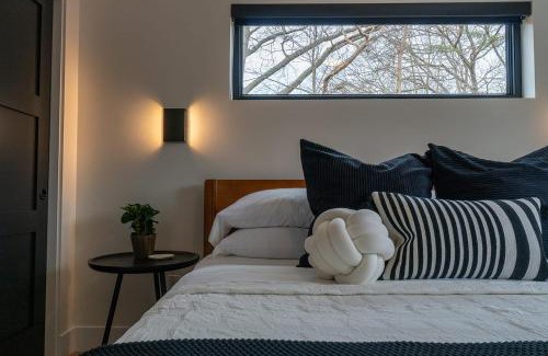 Saugatuck Casa | Michigan Mod Walk To Downtown
