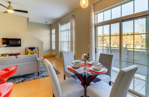 Northville Apartamento | Michigan Townhome with Smart TV 25 Mi to Detroit!