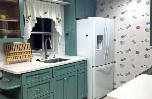 South Yarmouth Casa | Mid-Cape Remodeled House with WiFi, AC, Smart TV, Laundry, and Fenced-in Yard