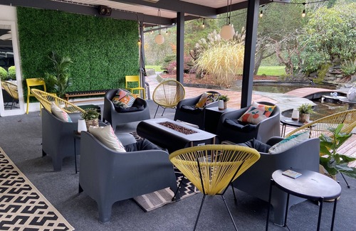 Pleasant Valley Casa | Mid century 7 acre private property 20 minutes from PDX airport
