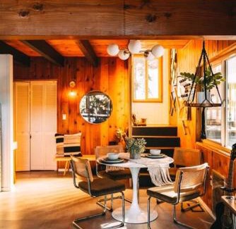 Running Springs Chalet De Esquí | Mid-Century Cabin Perfect for Romantic Getaway
