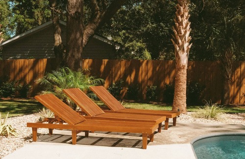 Belville Casa | Mid-Century Coastal Escape- Heated Saltwater Pool - 9min to Wilmington Riverwalk