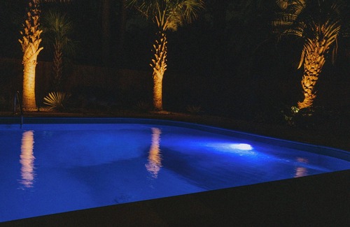 Belville Casa | Mid-Century Coastal Escape- Heated Saltwater Pool - 9min to Wilmington Riverwalk