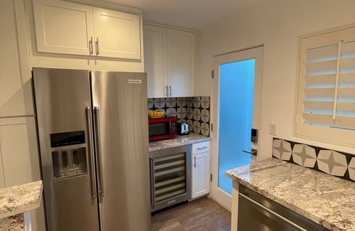 Magnesia Falls Cove Condominio | Mid century condo in Magnesia Falls Cove