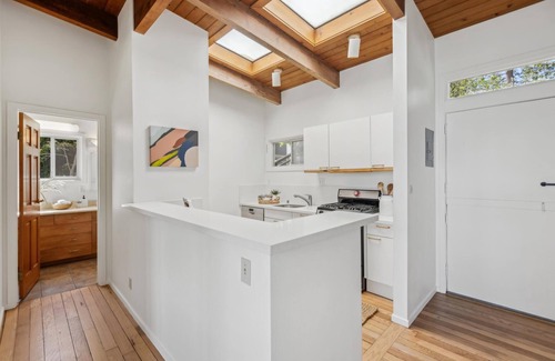 Inverness Cabaña | Mid-century cottage & studio with Tomales Bay views in Old Inverness